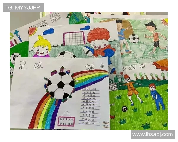 小学生用足球锻炼身体培养团队精神促进友谊与快乐成长的多重益处